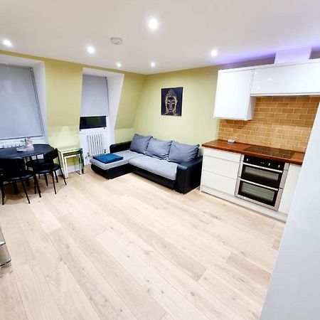 Stylish London Apartment With Terrace & Parking 外观 照片