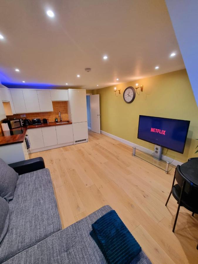 Stylish London Apartment With Terrace & Parking 外观 照片