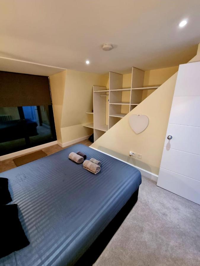 Stylish London Apartment With Terrace & Parking 外观 照片